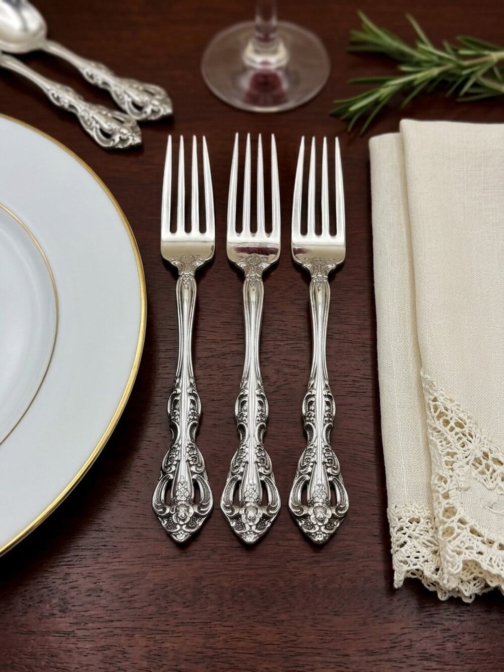 Set of 3 Oneida Michelangelo stainless steel dinner forks Silver